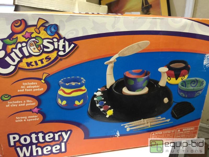 lot 106 image: Little kids pottery wheel kit...