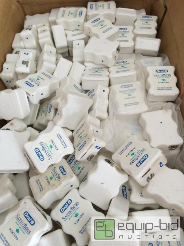 lot 139 image: Large amount of small travel size Oral-B flos...