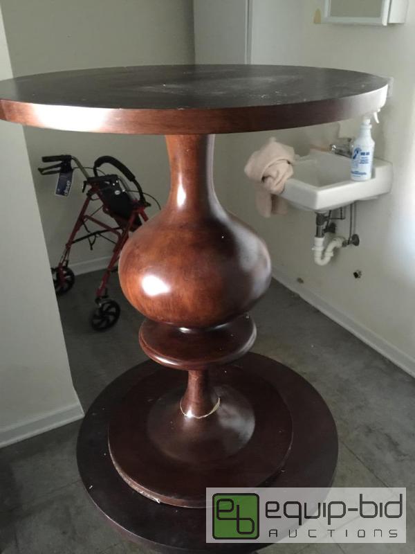 lot 143 image: Very nice in table with solid wood turned mou...