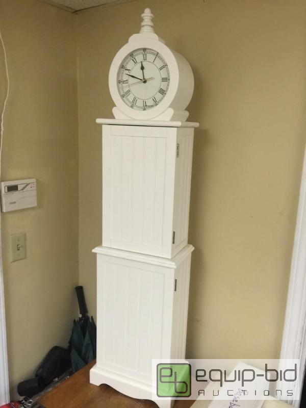 lot 4 image: Very nice decorative oclock 11 inches wide i...