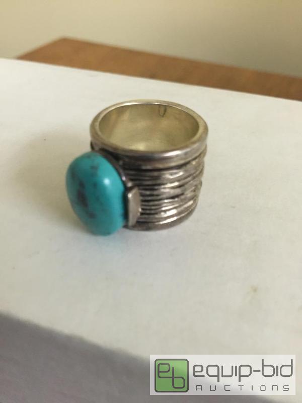 lot 47 image: Nice ring...