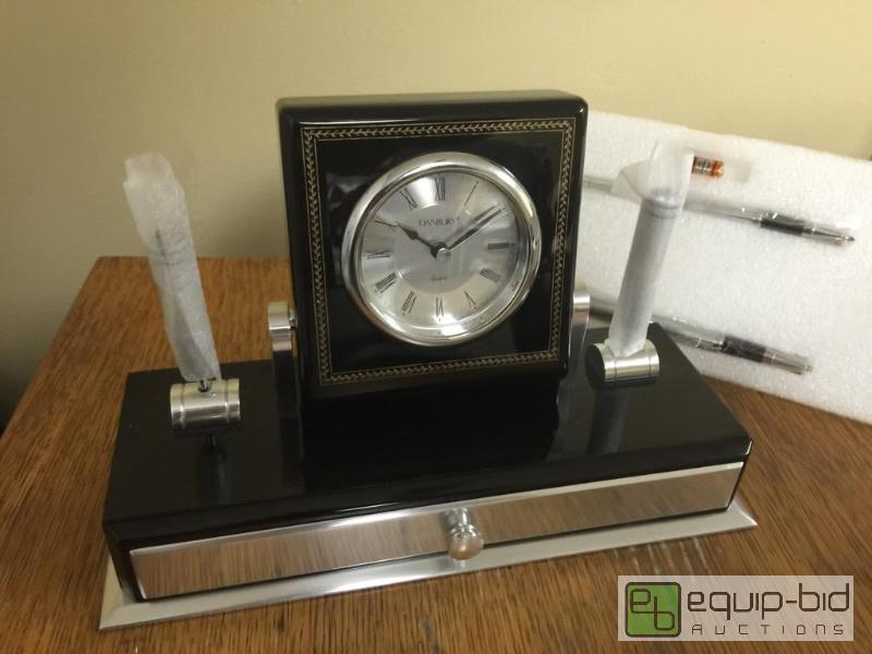 lot 7 image: Very nice desk set penholder clock in storage...