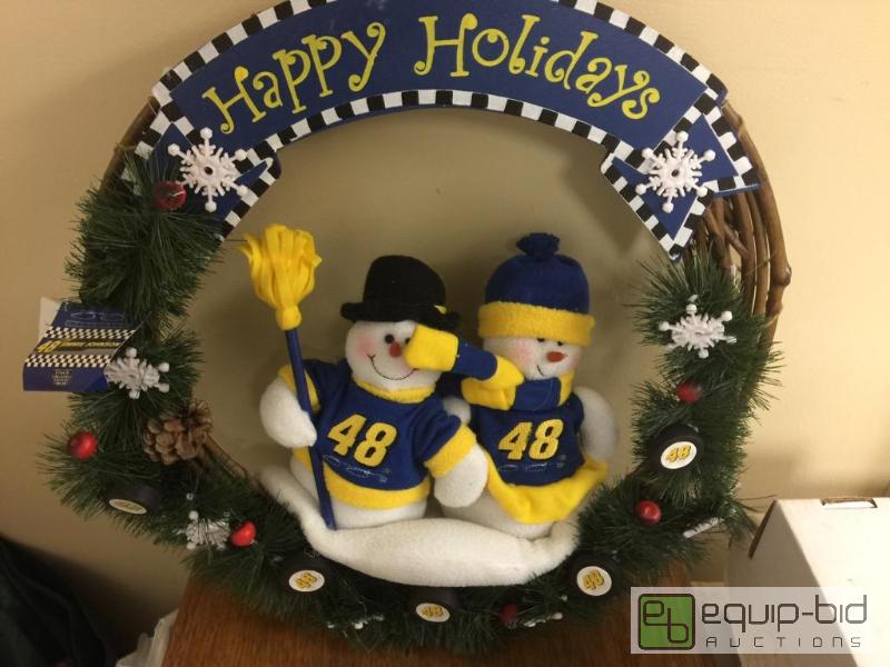 lot 71 image: Holiday wreath for the ultimate NASCAR fan...