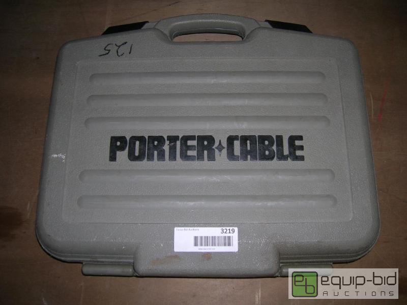 lot 3219 image: Porter Cable BN125A Brad Nailer Gun w Hardcase