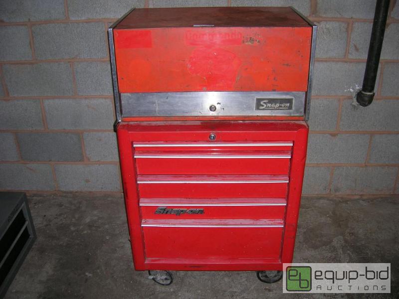 lot 3237 image: Snap On 2 pc Rolling Tool Box