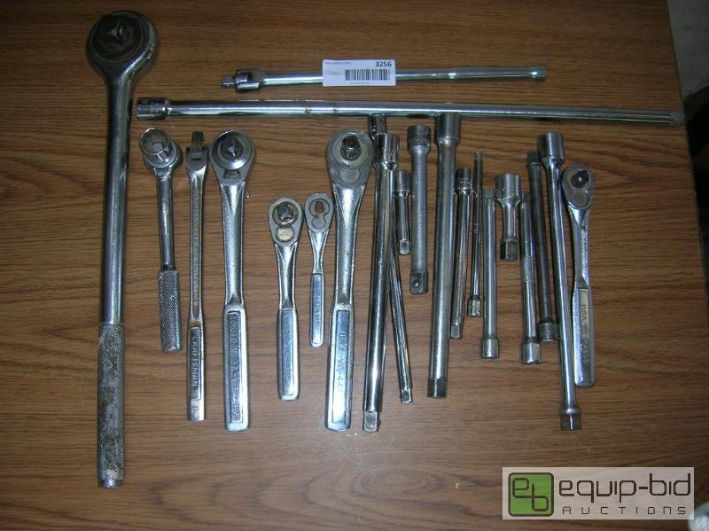 lot 3256 image: Lot of Craftsman & Off Brand Ratchets  Extensions