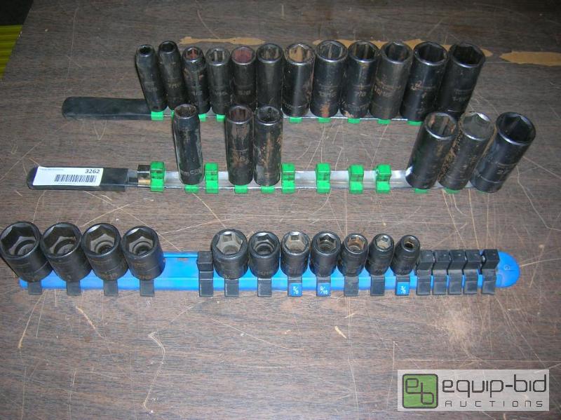 lot 3262 image: Lot of 29 Craftsman 12 Impact Sockets Standard and Metric