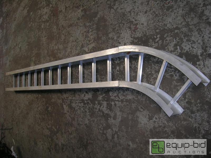 lot 3267 image: B-Line System Horizontal Bend Cable Wire Support Track