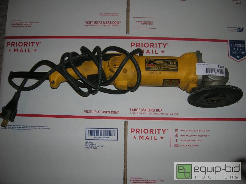 lot 3268 image: DeWalt D28115N 4 12  5 Angle Grinder