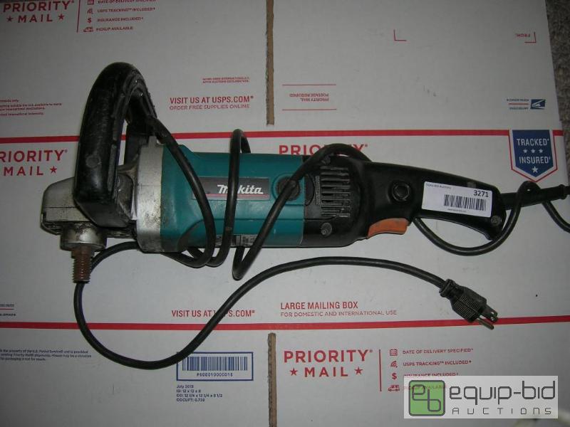lot 3271 image: Makita 9227C Sander
