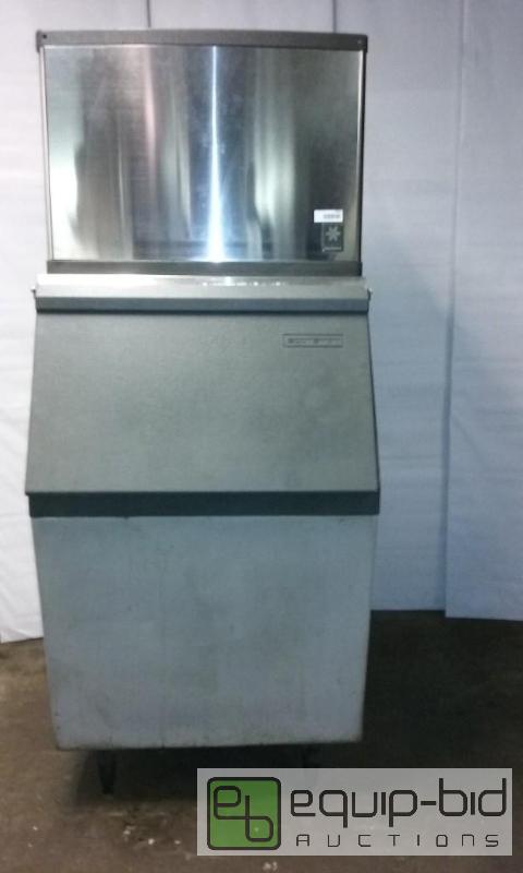 lot 3013 image: WORKING 450 lb. Ice Machine
