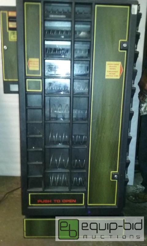 lot 3014 image: Vending Machine