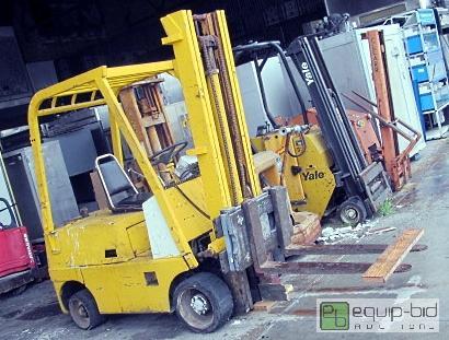 lot 3030 image: Works Toyota Gas Forklift with Avery Weigh-Tronix Wi-Fi 5000 Lb. Scale Installed