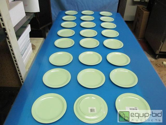 lot 3031 image: Avocado Color Salad Plate QTY 24 7.25 Inch