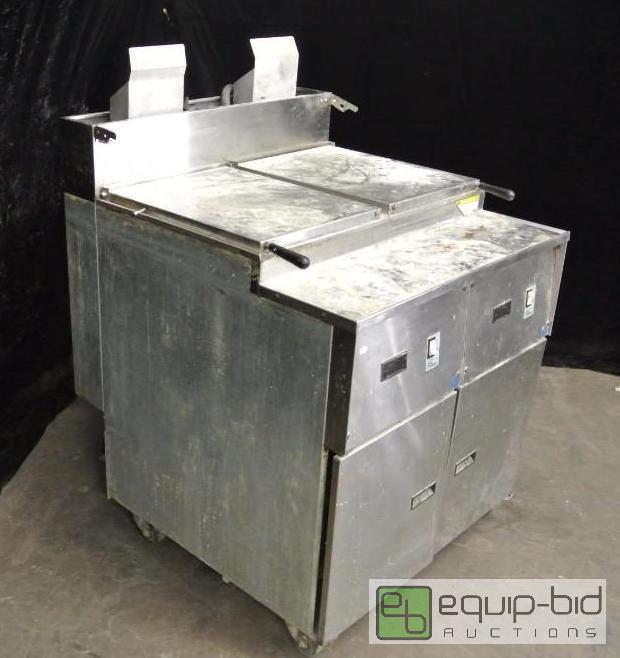 lot 1485 image: Pitco Frialator Propane Rethermalizer on Casters