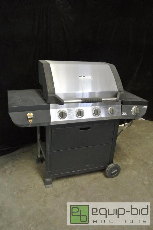lot 1584 image: Brinkmann Outdoor Propane Grill