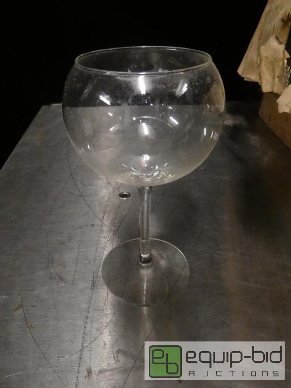 lot 1590 image: (15) Large Globe Wine Glasses