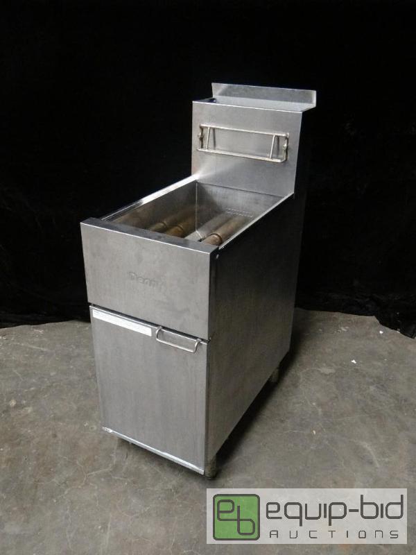 lot 7273 image: Dean 35lb Natural Gas Fryer