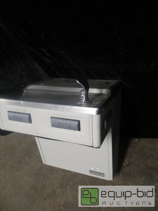 lot 7317 image: Holsey-Taylor Water Fountain