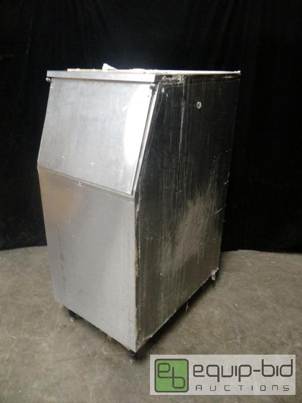 lot 7324 image: Stainless 375 lb Ice Bin