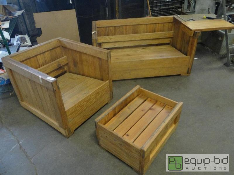 lot 7326 image: Lot of Nice Looking Wooden Outdoor Furniture