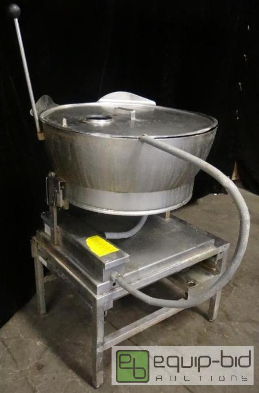 lot 7343 image: Tilt Skillet with Equipment Stand