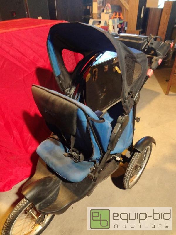 lot 105 image: High End Stroller