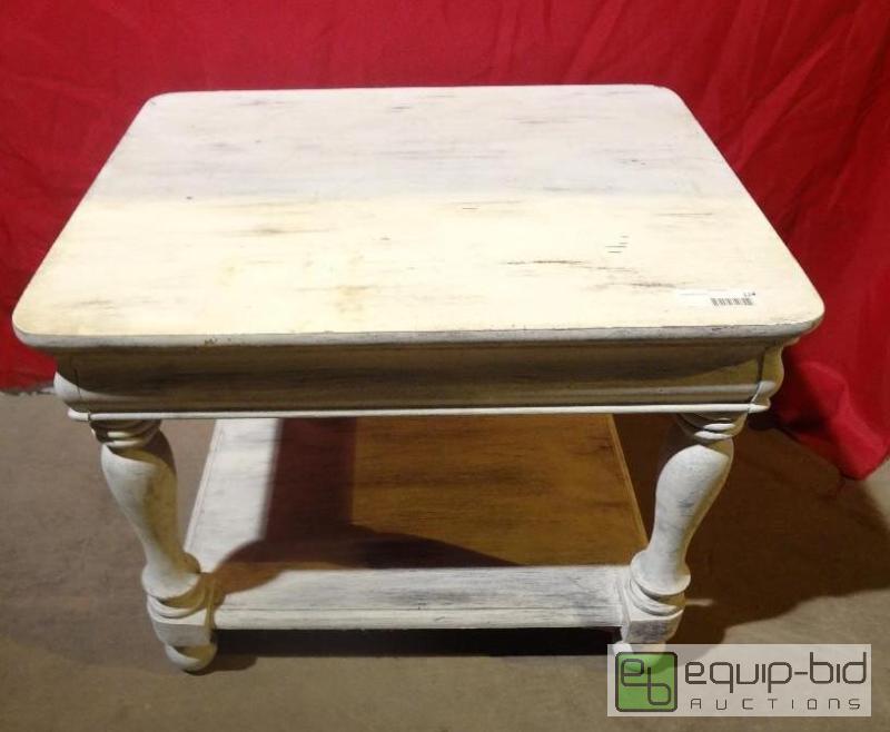 lot 114 image: Nice White Washed Table
