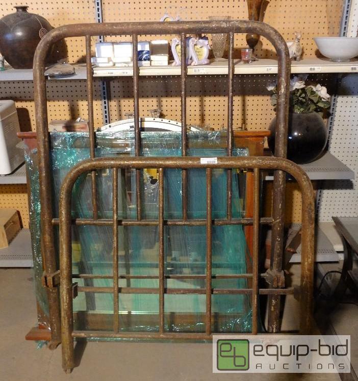 lot 122 image: Twin Size Brass Bed