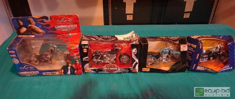 lot 128 image: (4) Motorcycle Collectibles