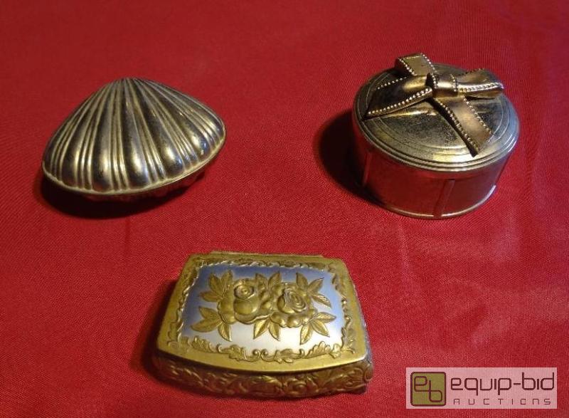 lot 133 image: Lot of Trinket Boxes