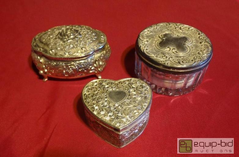 lot 137 image: Lot of TrinketJewelry Boxes
