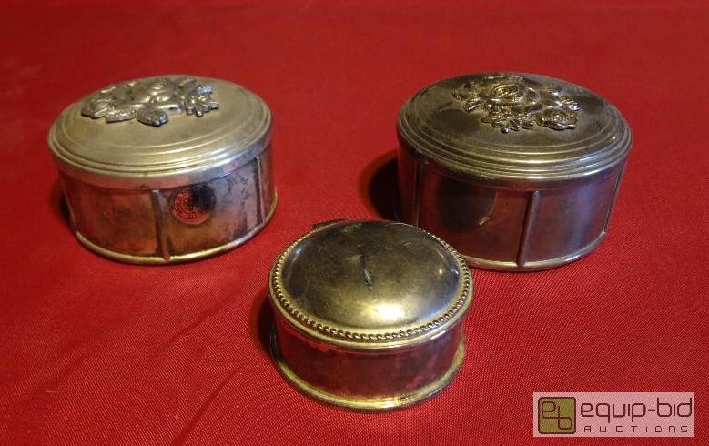 lot 139 image: Lot of TrinketJewelry Boxes