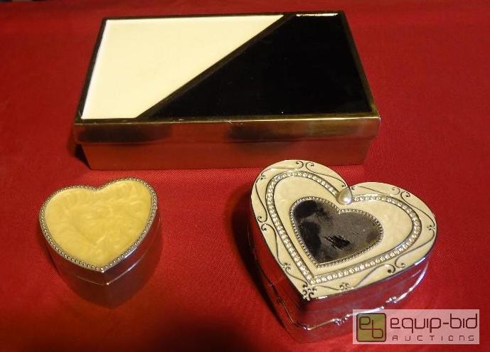 lot 140 image: Lot of TrinketJewelry Boxes