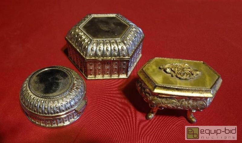lot 143 image: Lot of TrinketJewelry Boxes