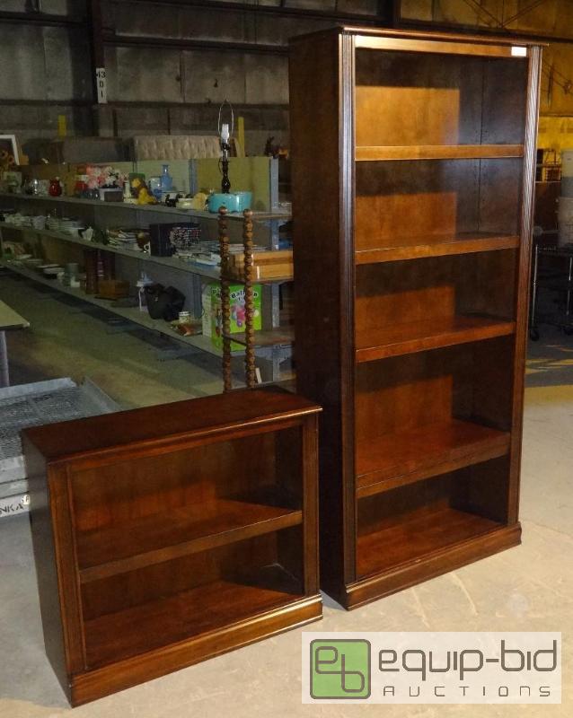 lot 161 image: Beautiful Pair of Bookshelves