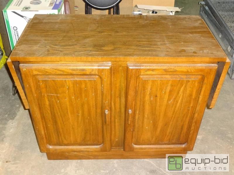 lot 162 image: Nice Side Table