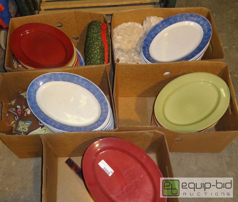 lot 166 image: Lot of Restaurant Platters