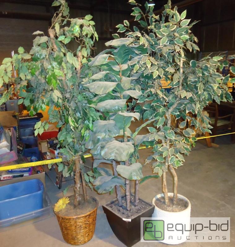lot 167 image: Lot of Artificial Trees