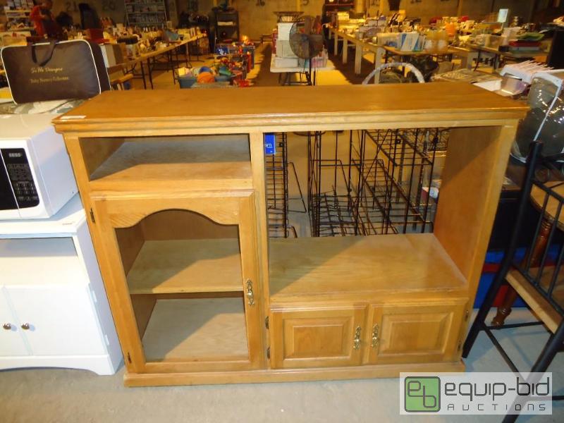 lot 169 image: Entertainment Center