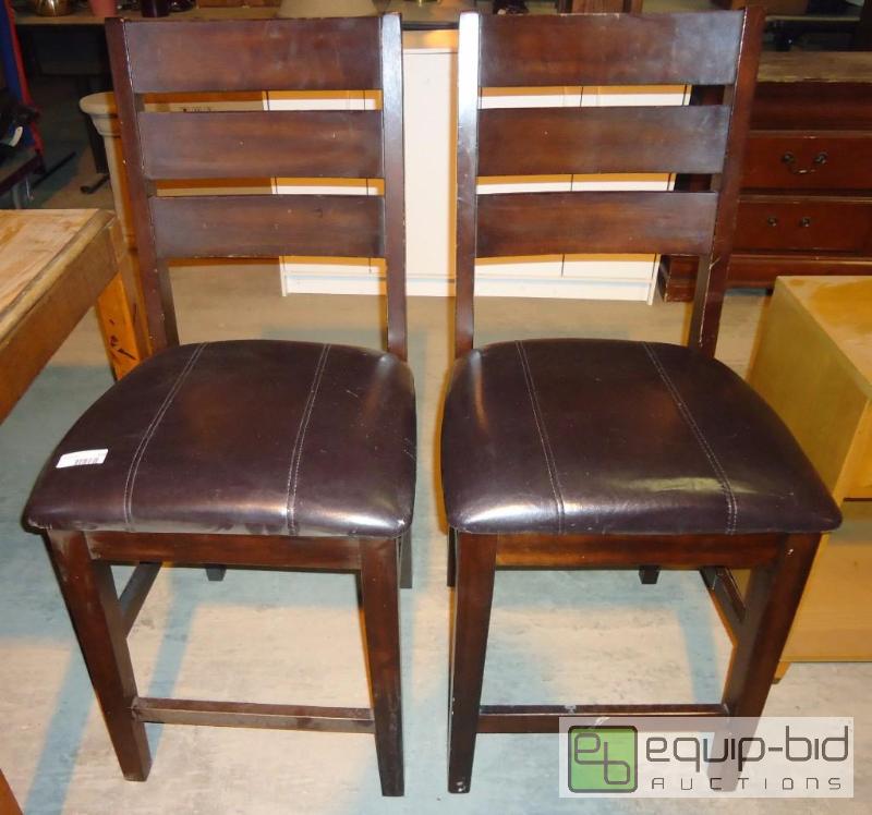 lot 172 image: Nice Pair of Leather Bar Stools
