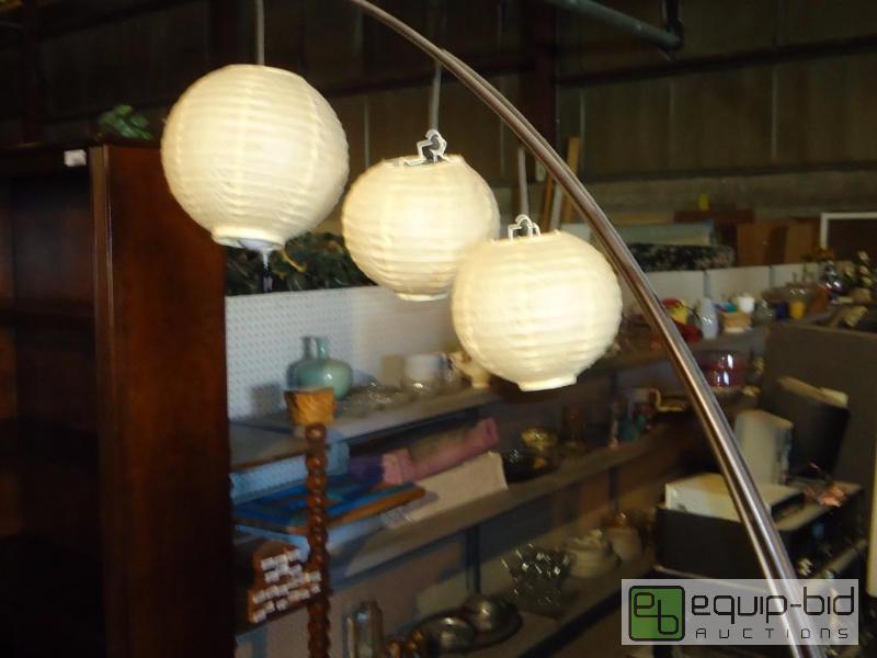 lot 181 image: Lamp