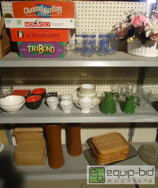 lot 185 image: 3 Store Shelves of Knick Knacks