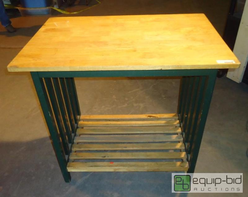 lot 200 image: Kitchen Island