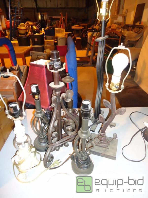 lot 208 image: Lot of Lamps