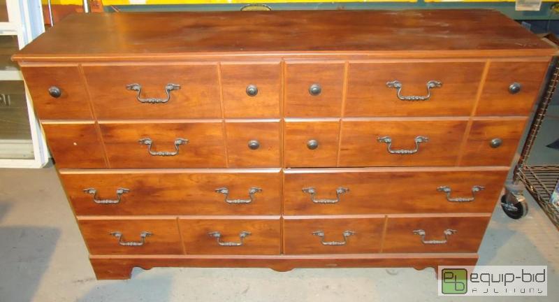 lot 24 image: Beautiful Dresser Tons of Drawer Space