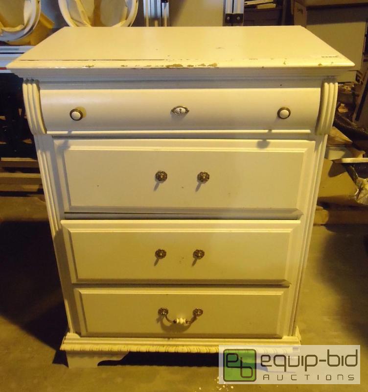lot 28 image: Cute White Chest of Drawers