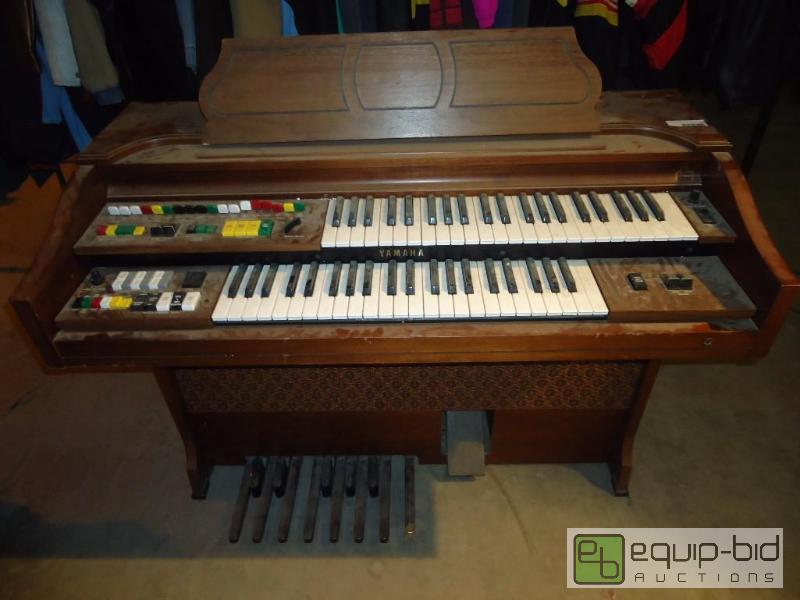 lot 31 image: Electric Organ