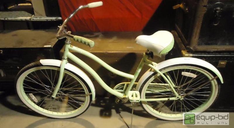 lot 87 image: Girls Huffy Bicycle