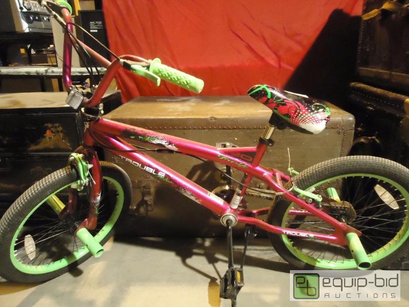 lot 89 image: Boys Bicycle Stunting